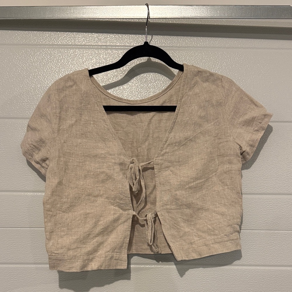 Elegant Beige Tie-Front Crop Top